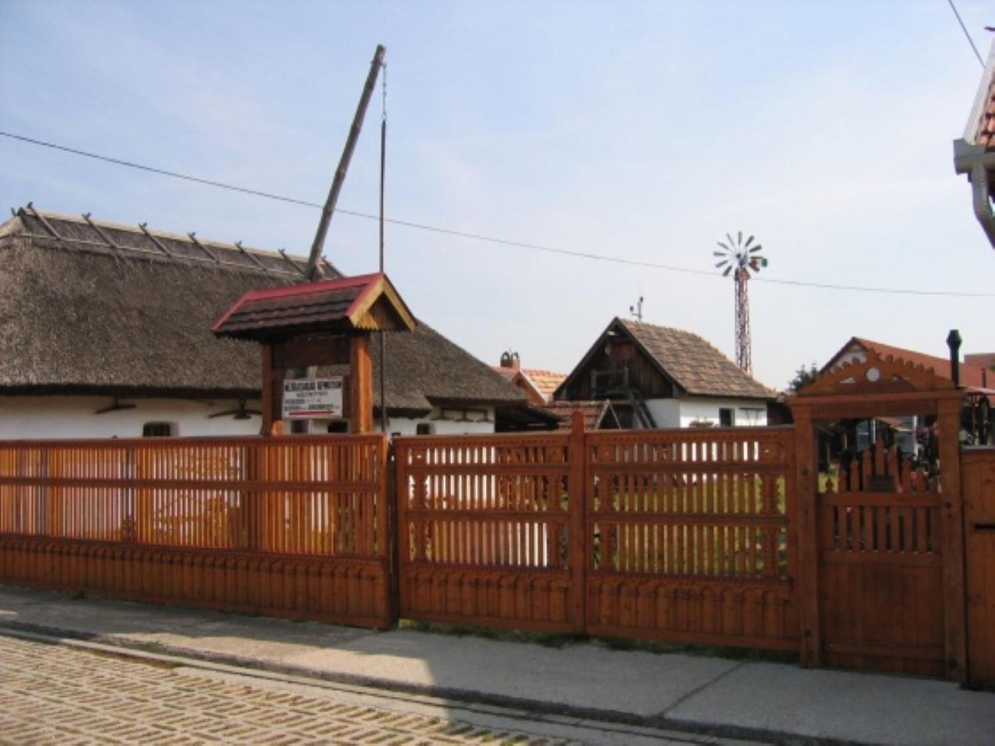 Fenyo Panzio Bed & Breakfast Mezokovesd Exterior photo